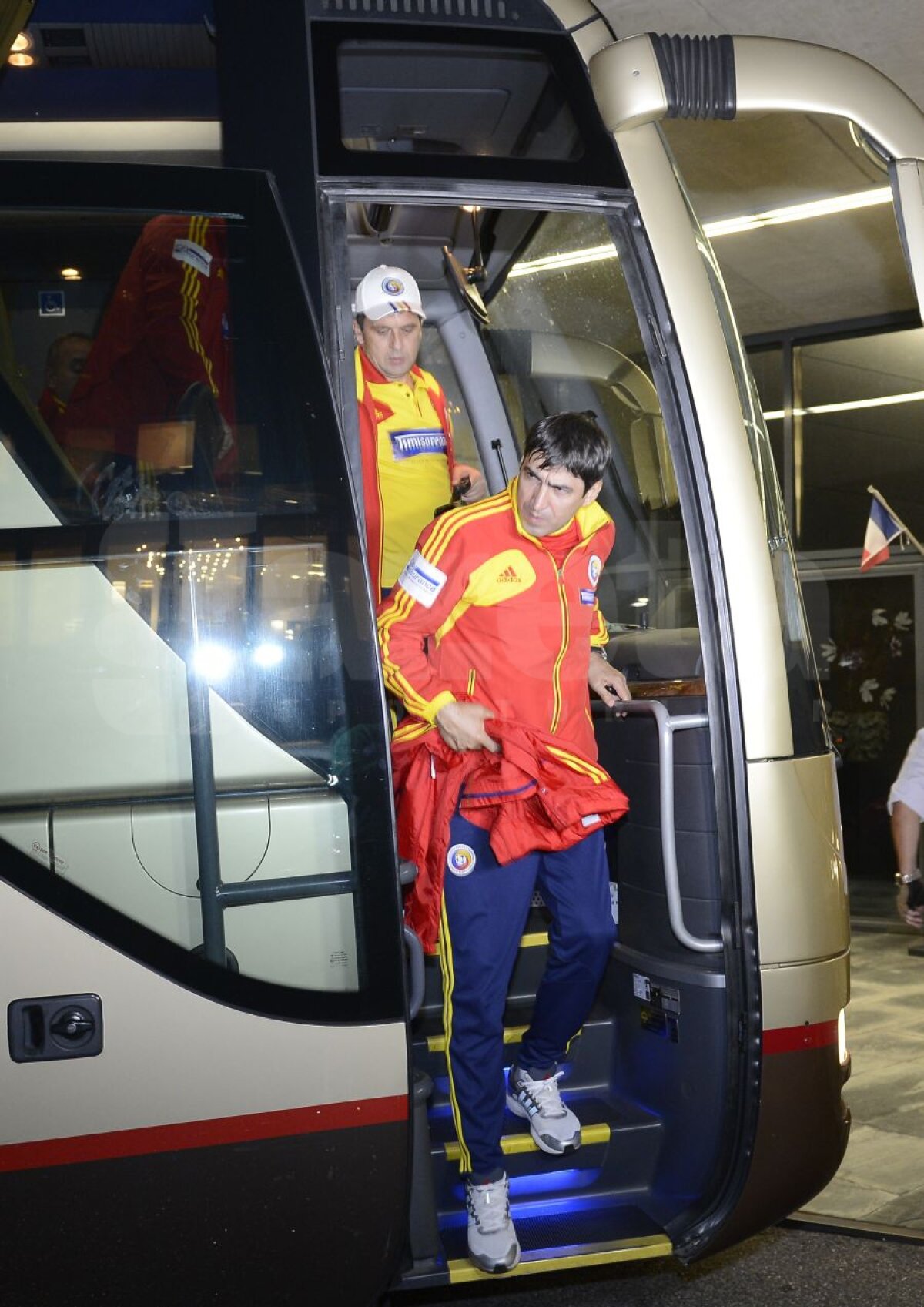 GALERIE FOTO "Tricolorii" au ajuns în Andorra după un drum cu avionul şi autocarul