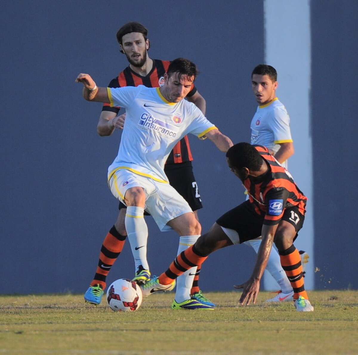VIDEO şi FOTO Steaua - Şahtior 1-4 » Sud-americanii lui Lucescu au umilit rezervele roş-albaştrilor