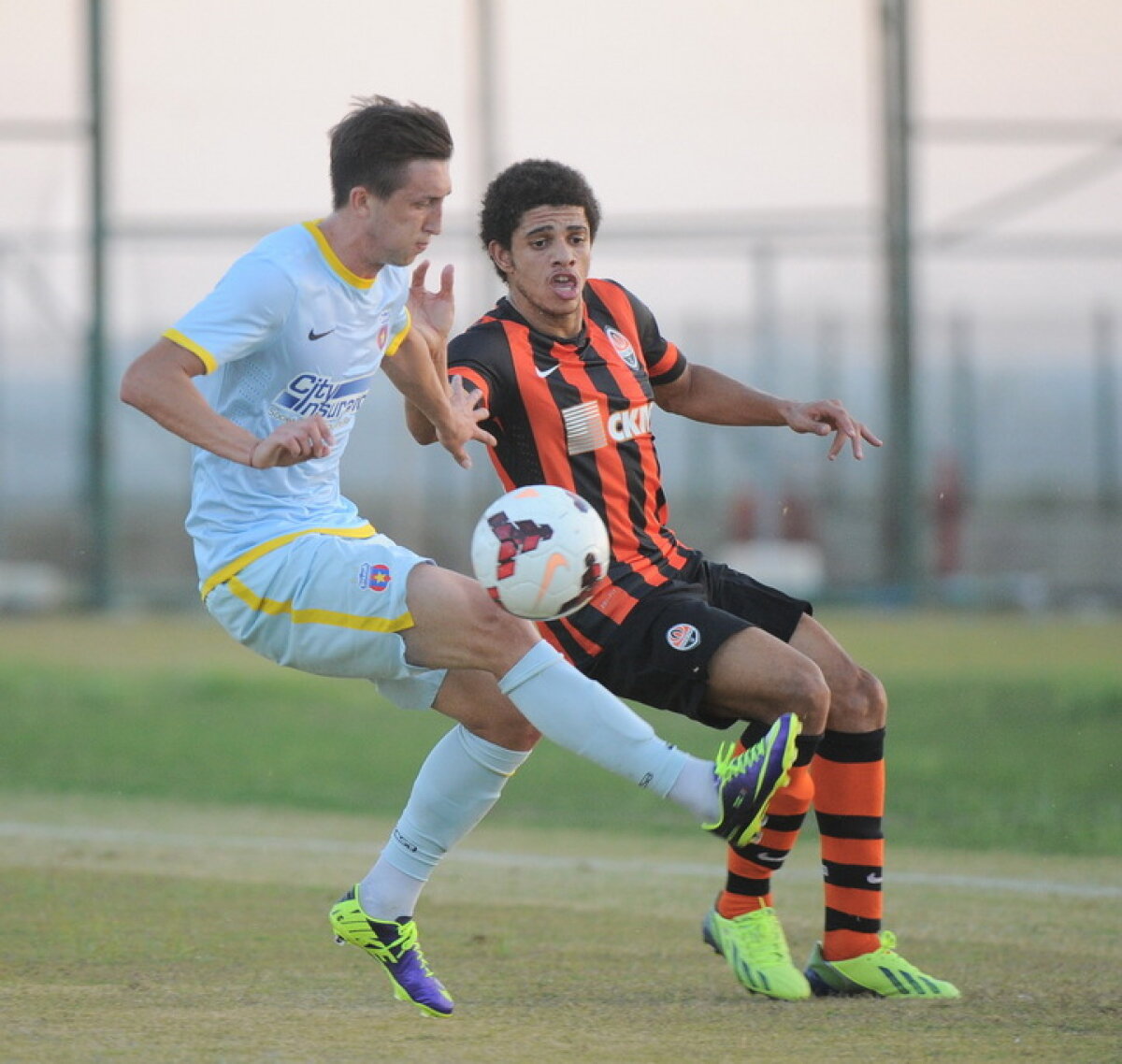 VIDEO şi FOTO Steaua - Şahtior 1-4 » Sud-americanii lui Lucescu au umilit rezervele roş-albaştrilor