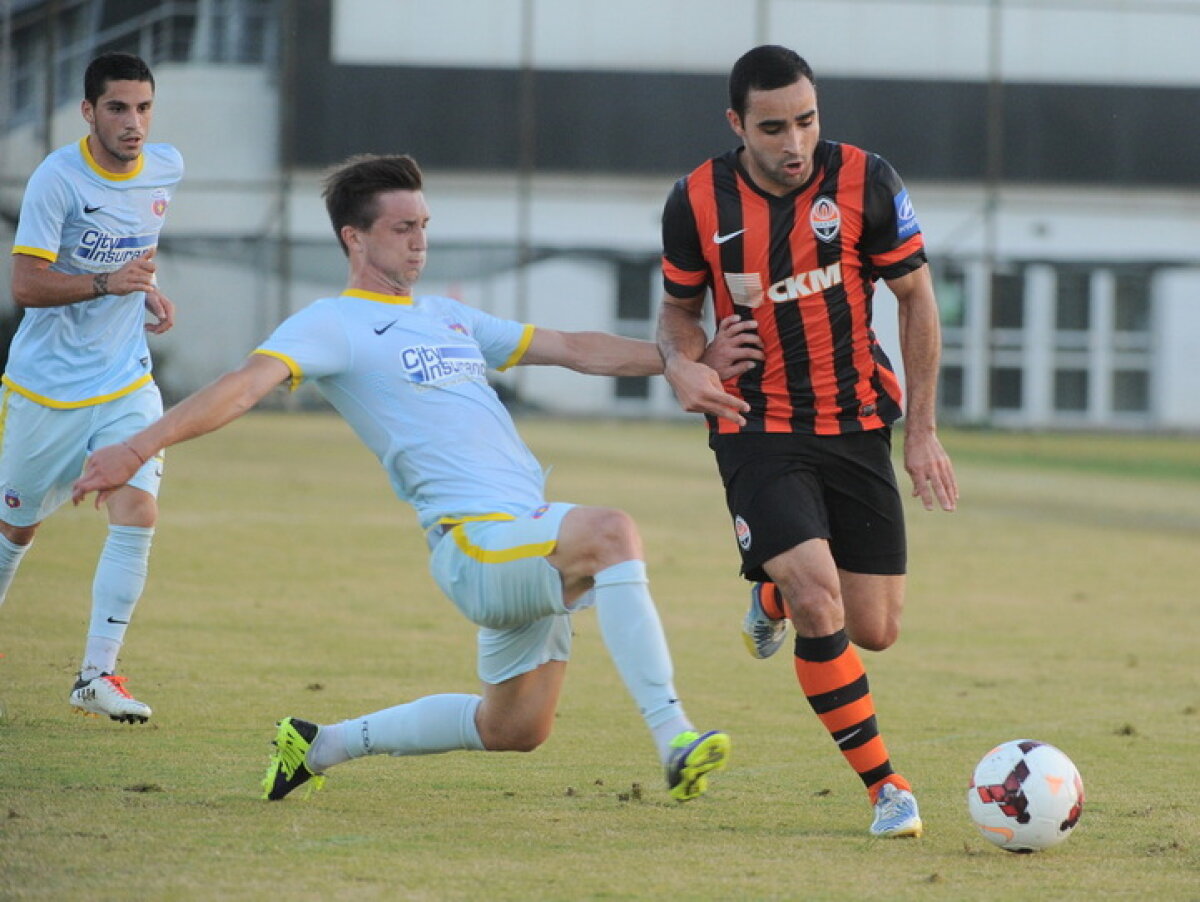 VIDEO şi FOTO Steaua - Şahtior 1-4 » Sud-americanii lui Lucescu au umilit rezervele roş-albaştrilor