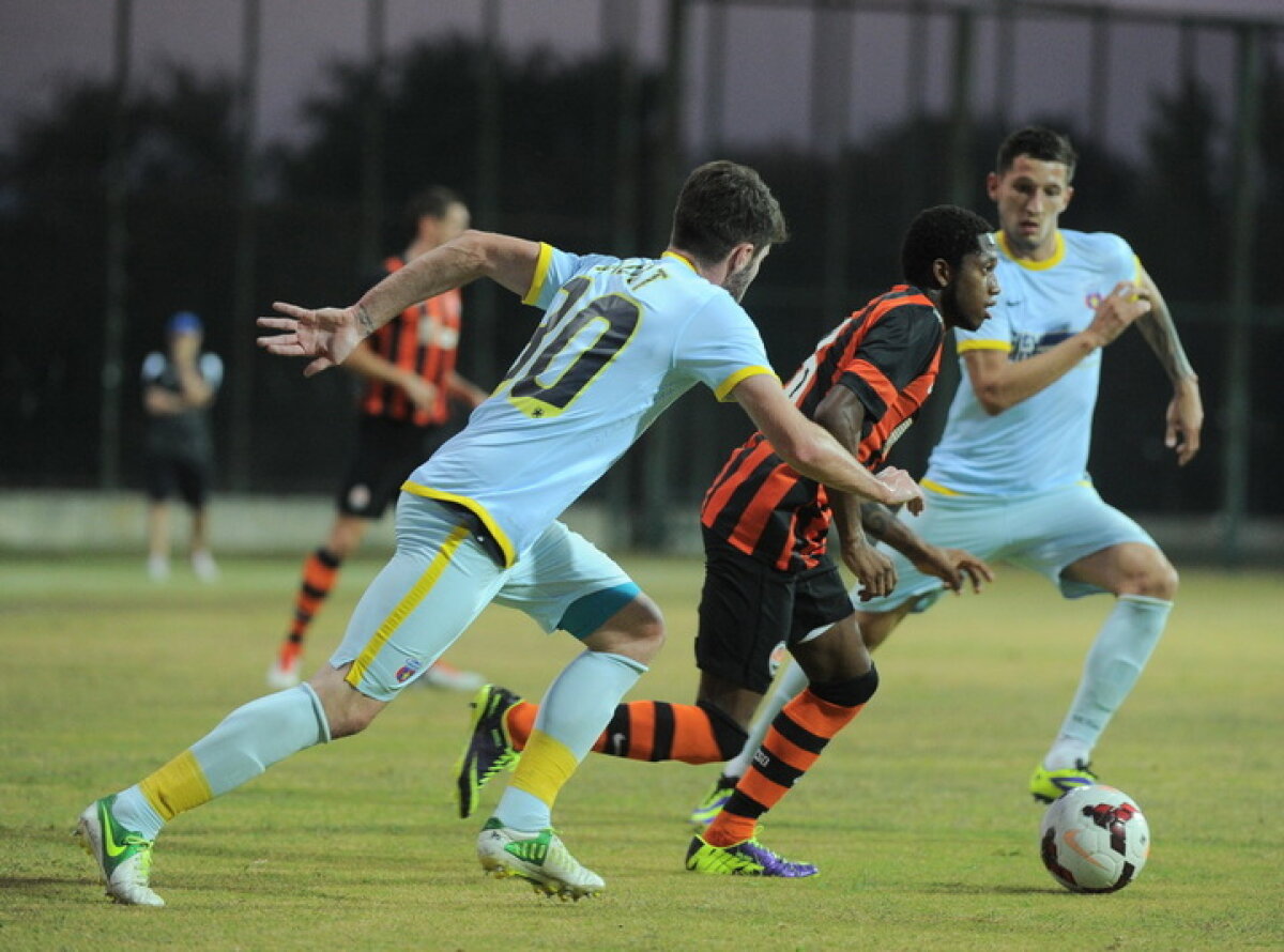 VIDEO şi FOTO Steaua - Şahtior 1-4 » Sud-americanii lui Lucescu au umilit rezervele roş-albaştrilor