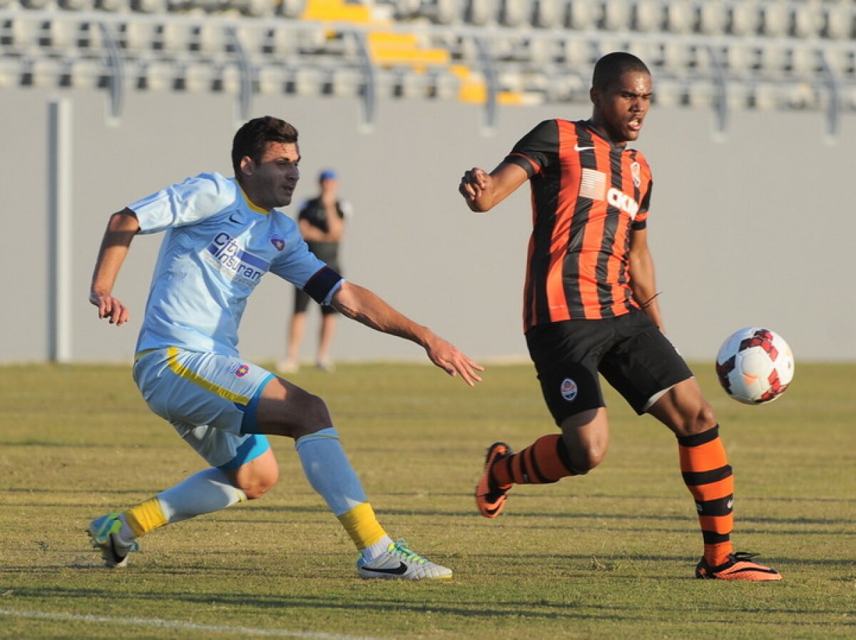 VIDEO şi FOTO Steaua - Şahtior 1-4 » Sud-americanii lui Lucescu au umilit rezervele roş-albaştrilor