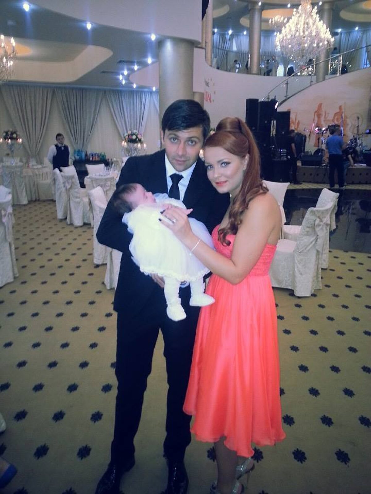 FOTO 150 de invitaţi la botezul fiicei lui Chipciu » Soţiile fotbaliştilor de la Steaua au făcut senzaţie