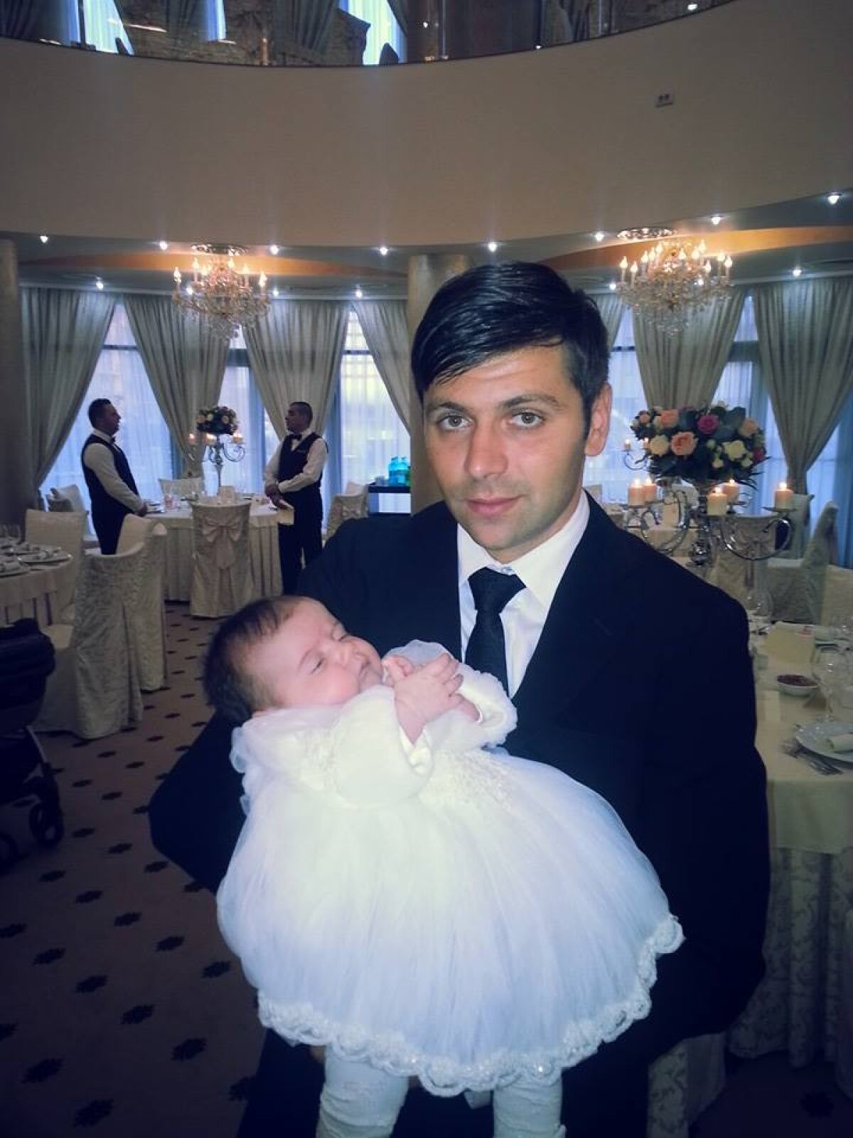 FOTO 150 de invitaţi la botezul fiicei lui Chipciu » Soţiile fotbaliştilor de la Steaua au făcut senzaţie