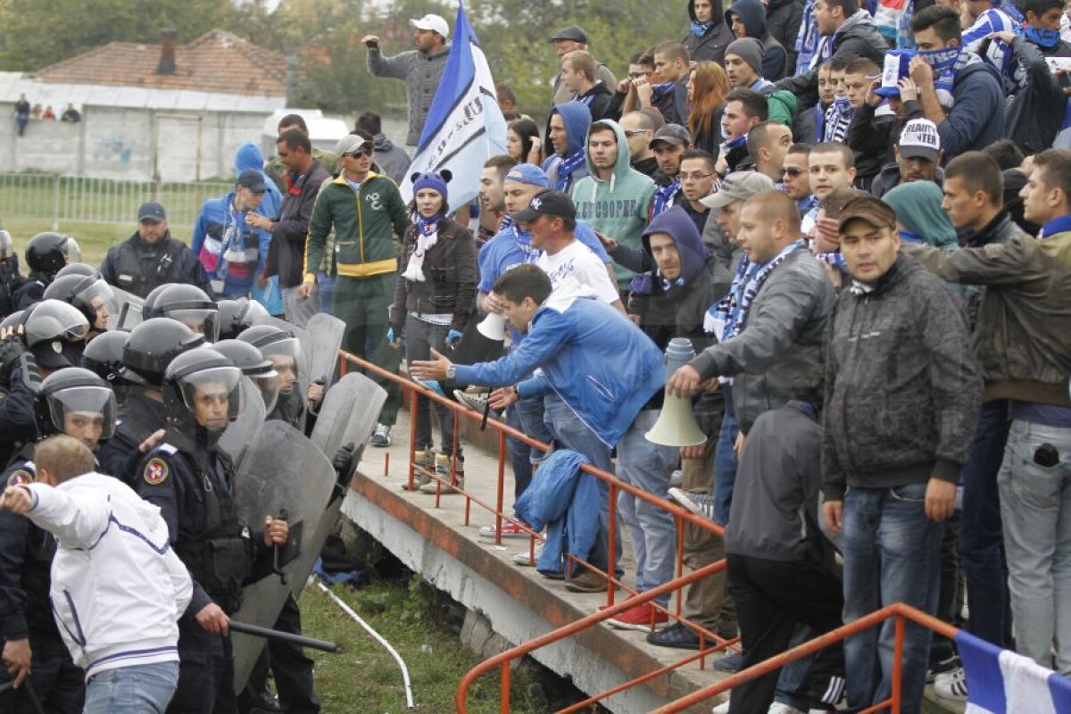 FOTO Roşu de Roşiori » Ştiinţa a cîştigat în exil cu Vîlcea după un meci cu bătăi în tribune, pe teren şi trei eliminaţi!