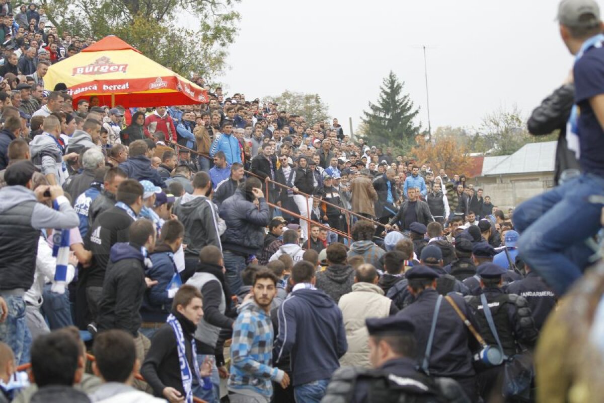 FOTO Roşu de Roşiori » Ştiinţa a cîştigat în exil cu Vîlcea după un meci cu bătăi în tribune, pe teren şi trei eliminaţi!