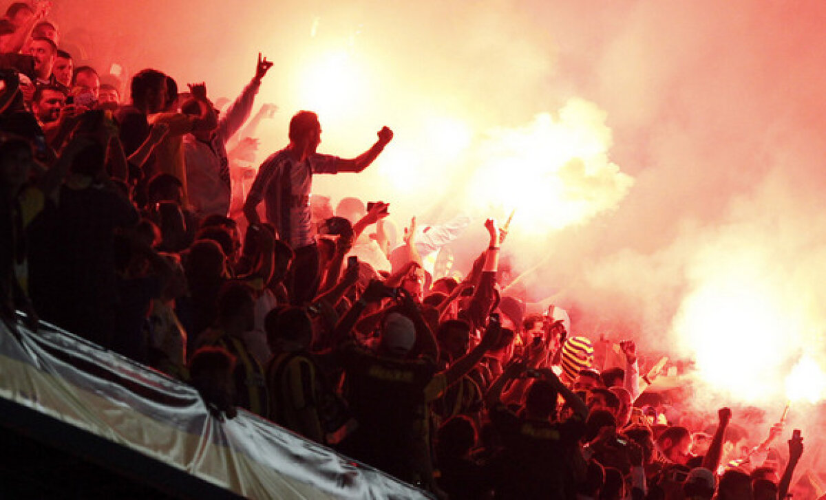 FOTO Infern la Istanbul » Turcii îşi pregătesc fanii pentru o victorie cu Olanda!