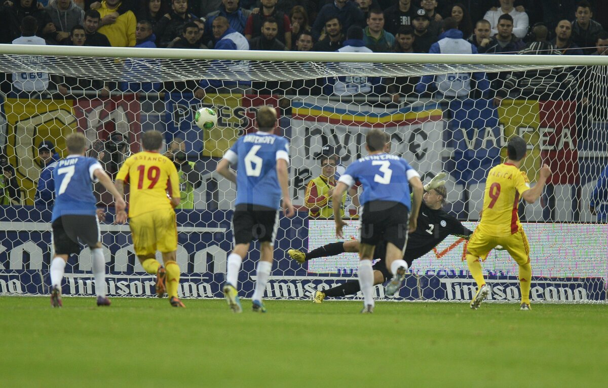 FOTO şi VIDEO România - Estonia 2-0 » Tricolorii s-au calificat la barajul pentru CM din 2014