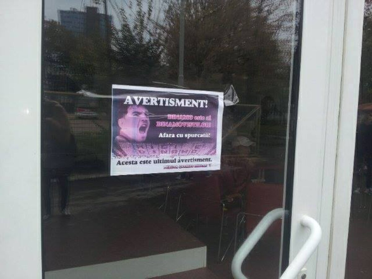 FOTO Campanie agresivă a fanilor: "La Dinamo vrem dinamovişti!" » Baza din Ştefan cel Mare, împînzită cu mesaje anti-Steaua