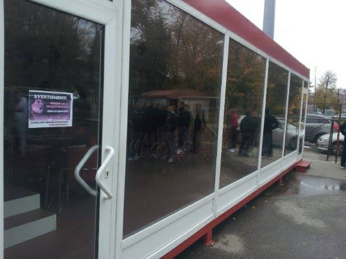 FOTO Campanie agresivă a fanilor: "La Dinamo vrem dinamovişti!" » Baza din Ştefan cel Mare, împînzită cu mesaje anti-Steaua