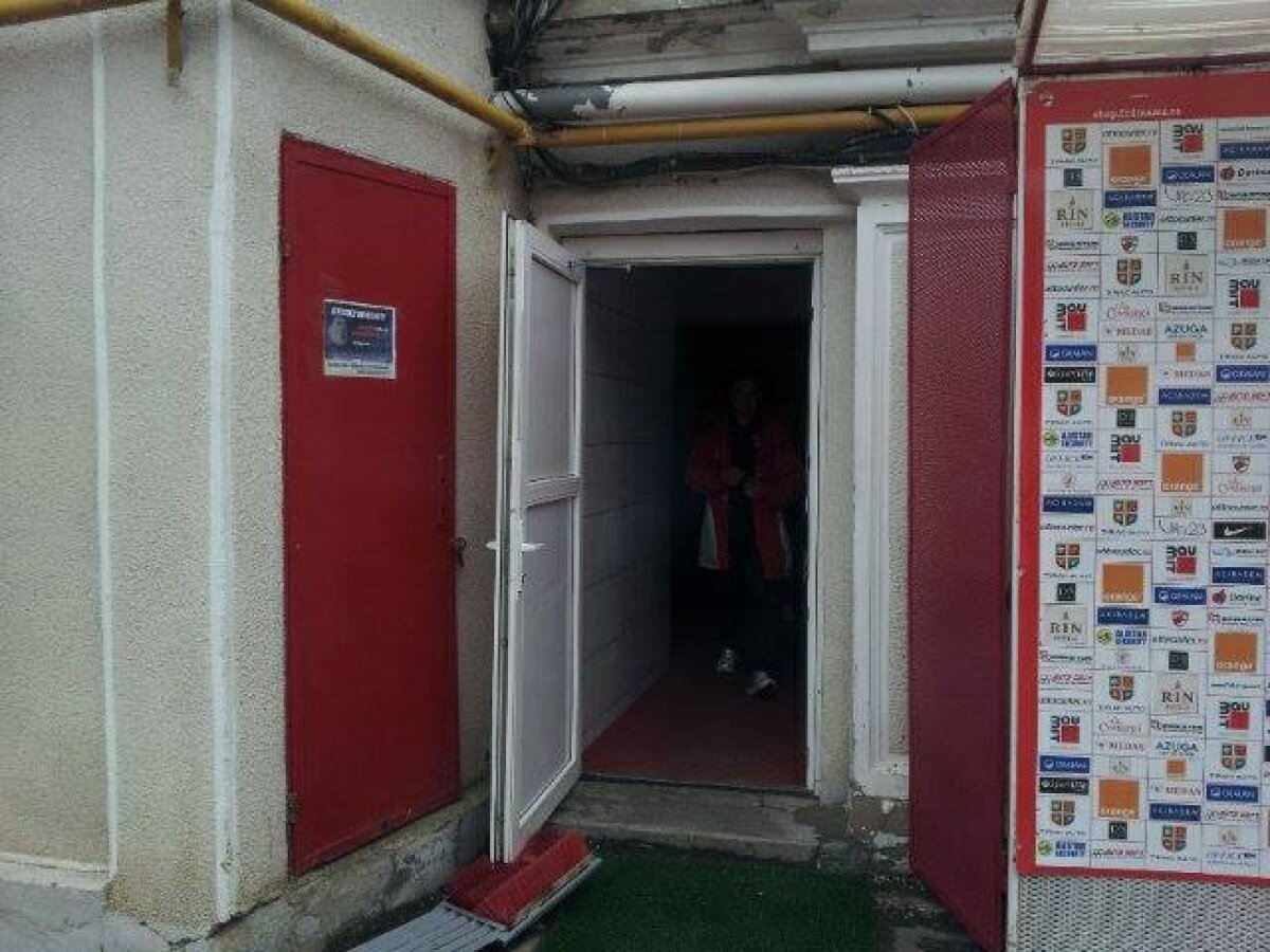 FOTO Campanie agresivă a fanilor: "La Dinamo vrem dinamovişti!" » Baza din Ştefan cel Mare, împînzită cu mesaje anti-Steaua