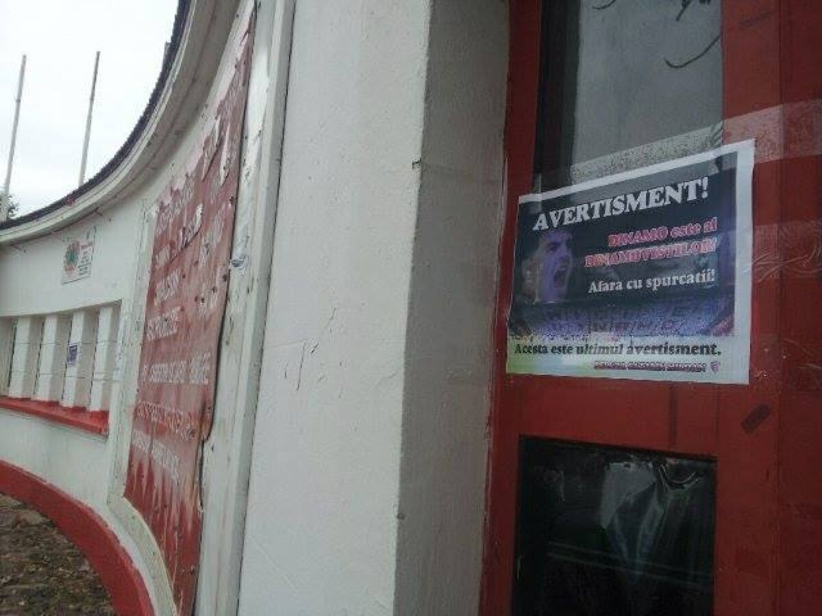 FOTO Campanie agresivă a fanilor: "La Dinamo vrem dinamovişti!" » Baza din Ştefan cel Mare, împînzită cu mesaje anti-Steaua