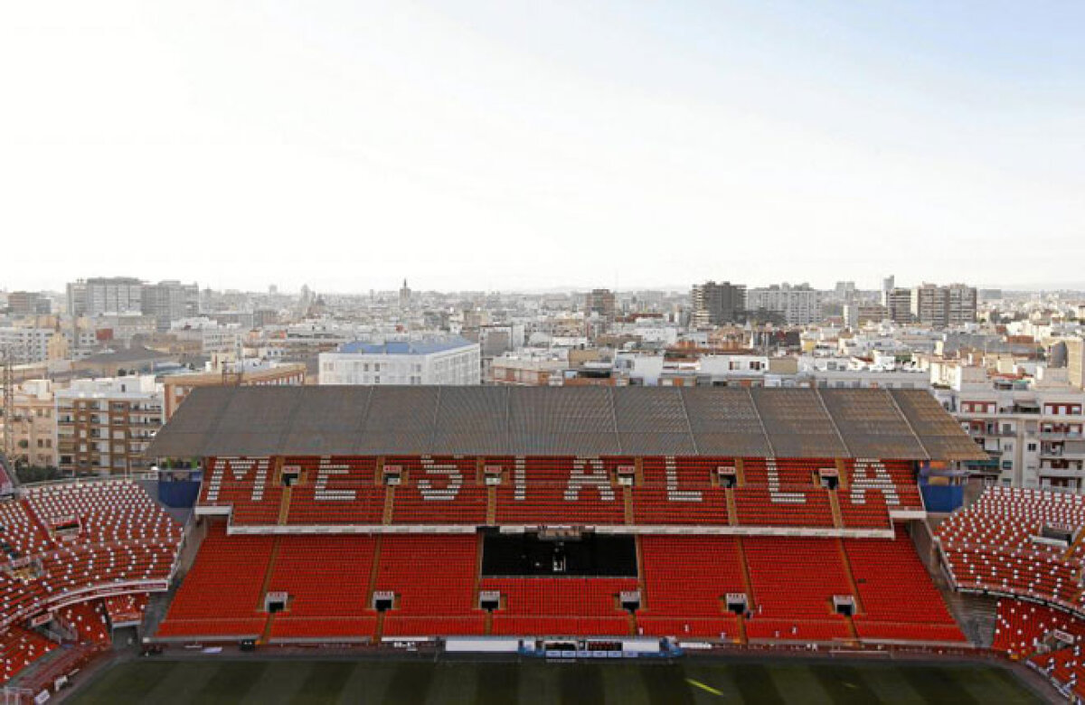 FOTO Valencia şi-a modernizat arena » Un liliac imens a pus stăpînire pe stadionul Mestalla