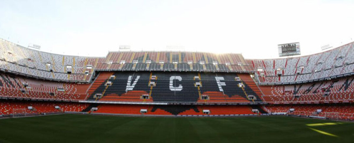 FOTO Valencia şi-a modernizat arena » Un liliac imens a pus stăpînire pe stadionul Mestalla