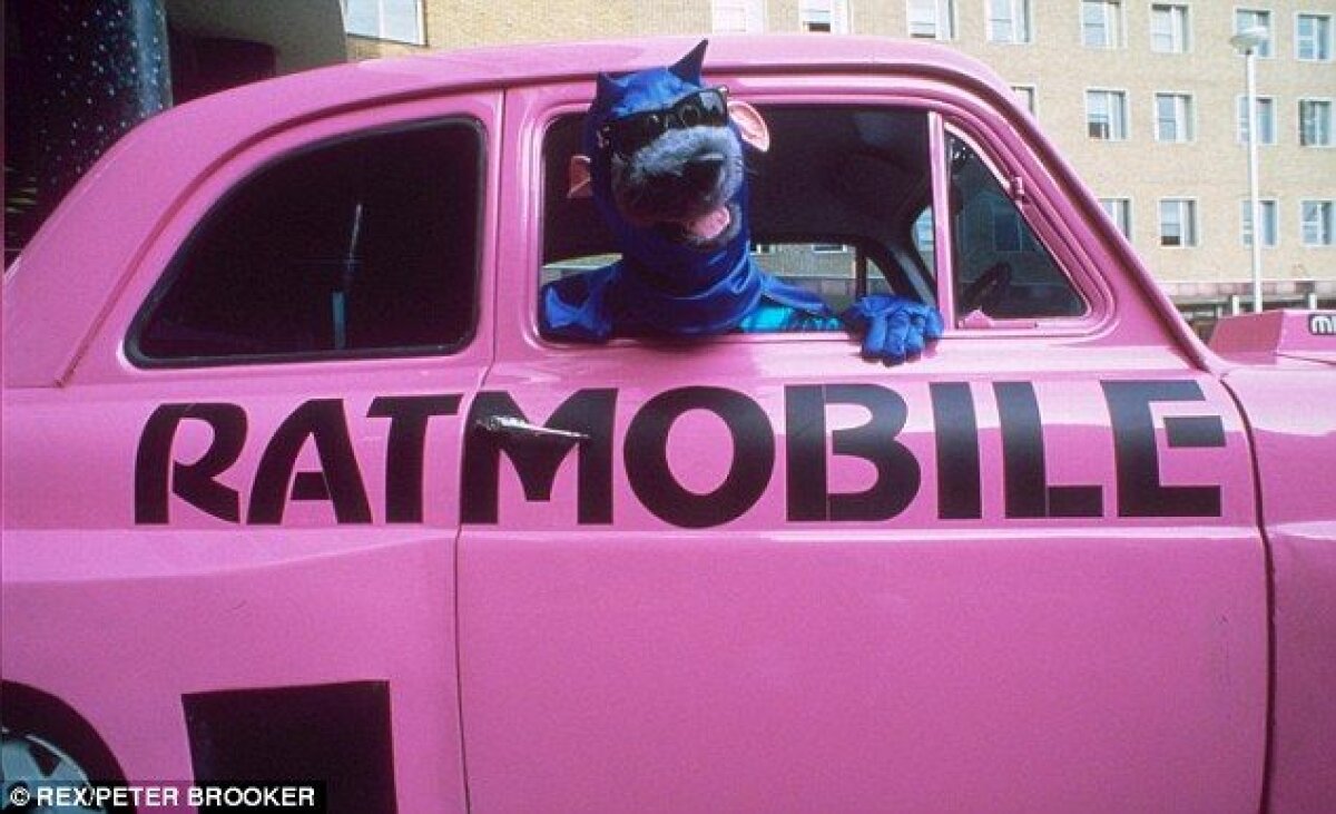 Raţ-Mobil » Şi-a luat maşină nouă şi colegii de la West Ham i-au botezat-o :D