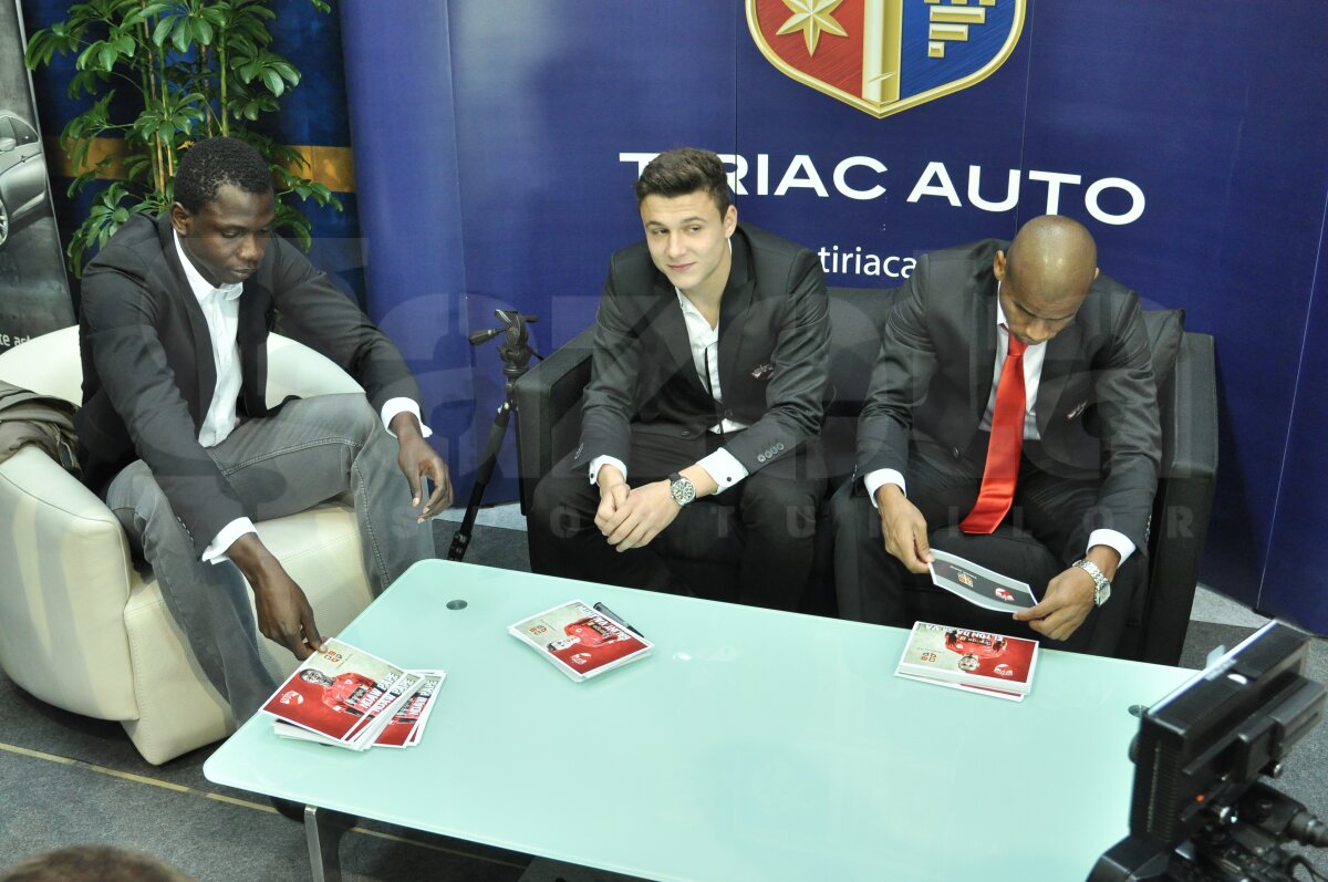 GALERIE FOTO New Dinamo şi la marketing » Roş-albii s-au întîlnit cu fanii la SAB şi au oferit autografe