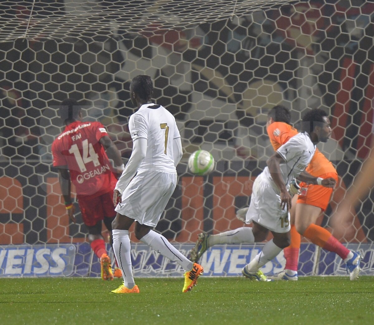 VIDEO şi FOTO Astra - Dinamo 2-1 » "Cîinii" se scufundă în clasament, Astra ţine aproape de Steaua