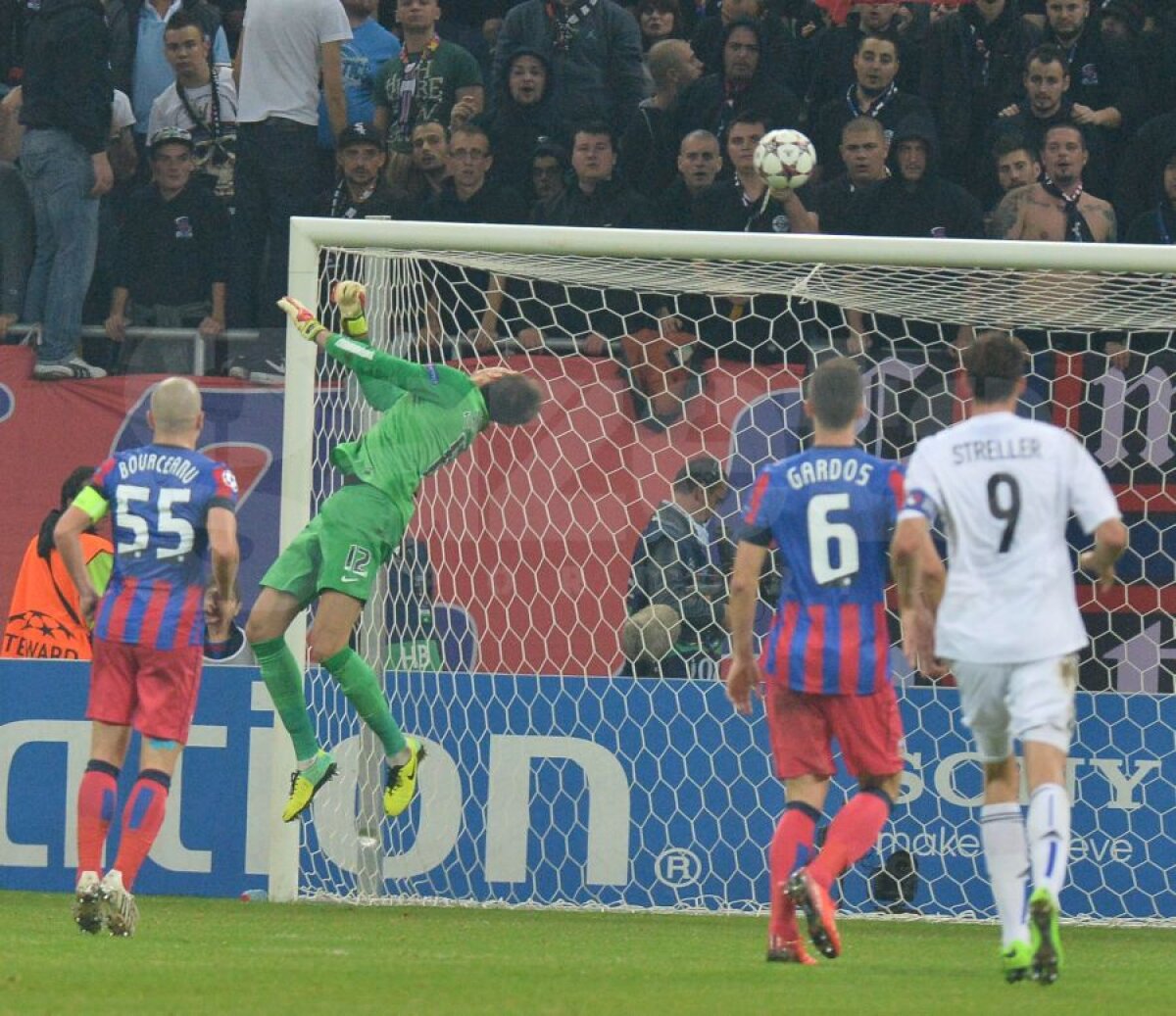 FOTO şi VIDEO » Tatu aduce primul punct al echipei lui Reghe în grupele Ligii » Steaua - Basel 1-1