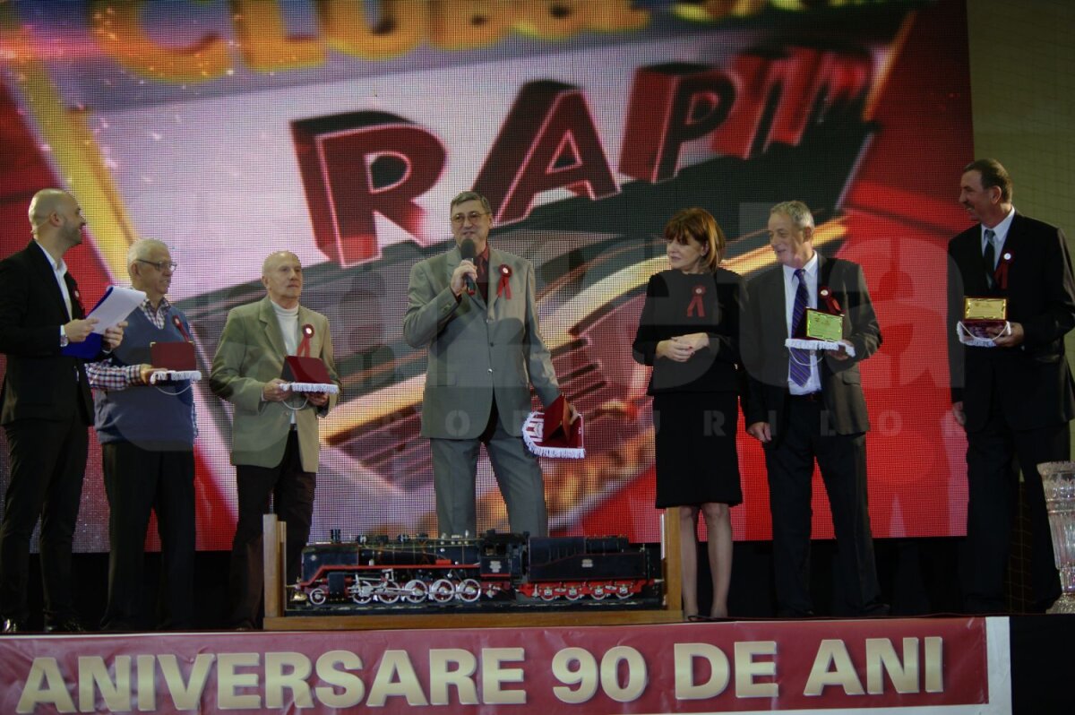 GALERIE FOTO Giuleştenii au sărbătorit 90 de ani de existenţă » Victor Ponta: ”Nu îmi pot imagina istoria fotbalului fără Rapid”