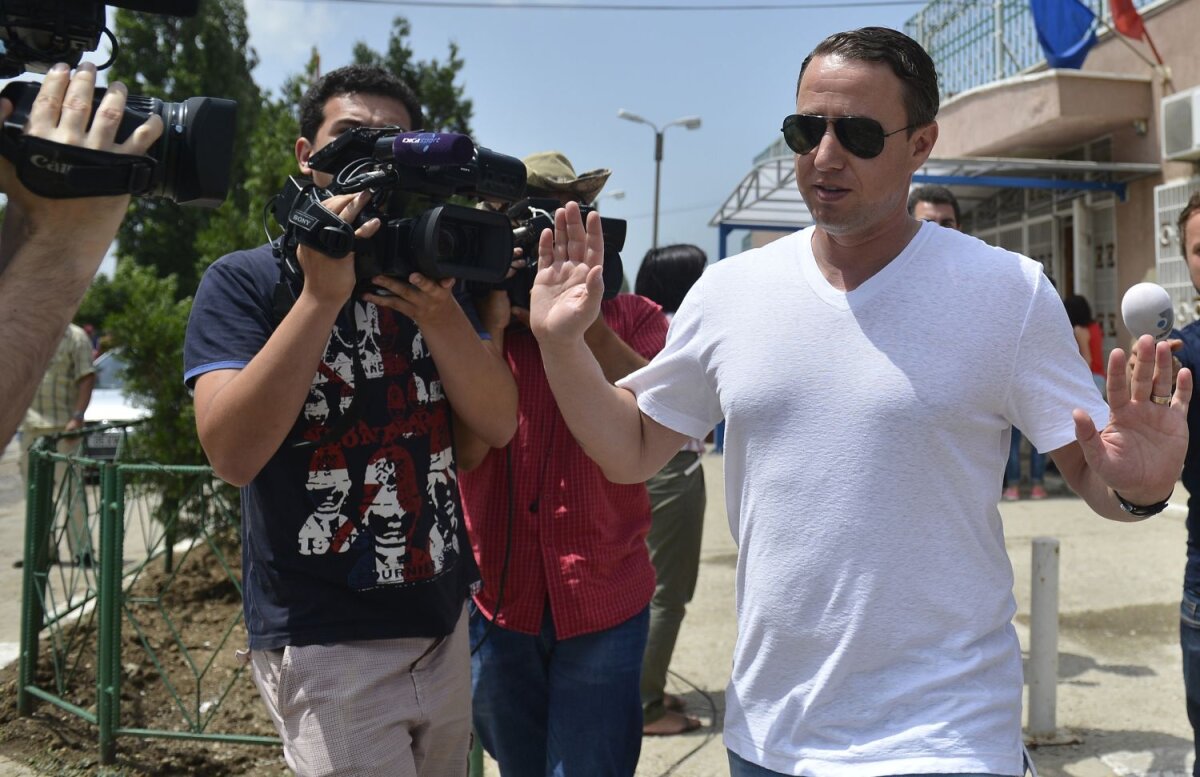 VIDEO Emisiune de 03 min. şi 02 sec.! » GSP TV a oprit emisiunea lui Gabi Safta, după ce acesta anunţase că urmează dezvăluiri despre Reghecampf