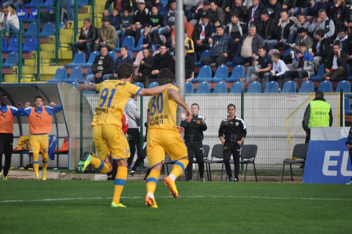 FOTO şi VIDEO FC Botoşani - Petrolul 1 - 2 » Ploieştenii egalează Steaua în clasament!