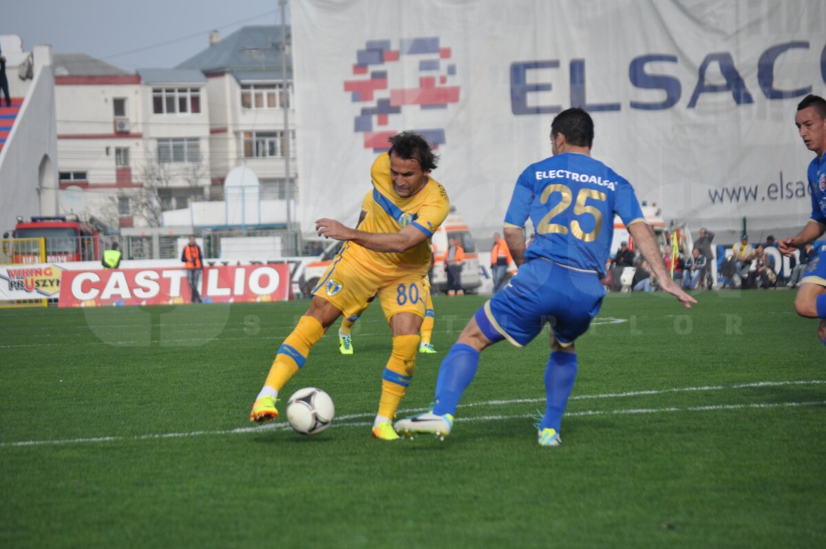FOTO şi VIDEO FC Botoşani - Petrolul 1 - 2 » Ploieştenii egalează Steaua în clasament!