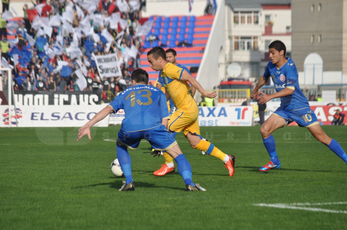 FOTO şi VIDEO FC Botoşani - Petrolul 1 - 2 » Ploieştenii egalează Steaua în clasament!