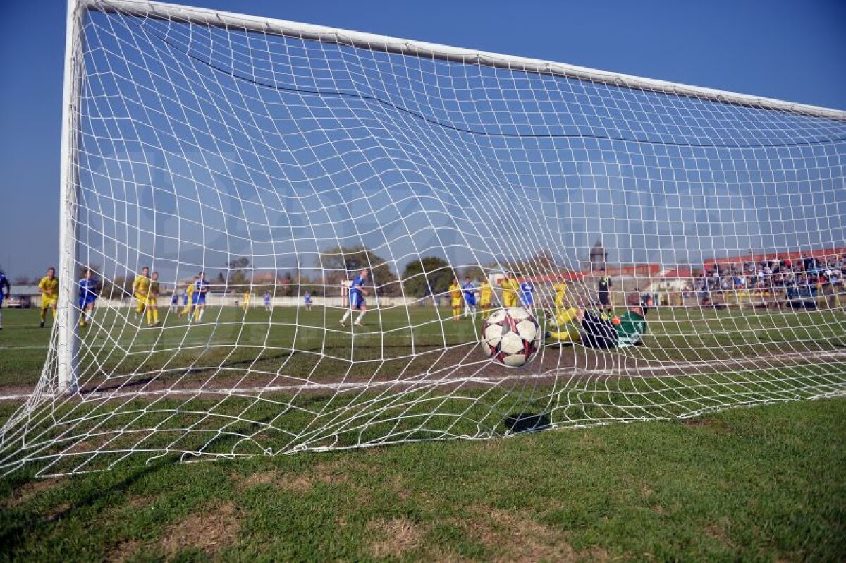 GALERIE FOTO Rocada mare » Ştiinţa a învins-o pe Gloria Bistriţa şi e noul lider al Seriei 2! Dorel, prima reacţie de la revenire