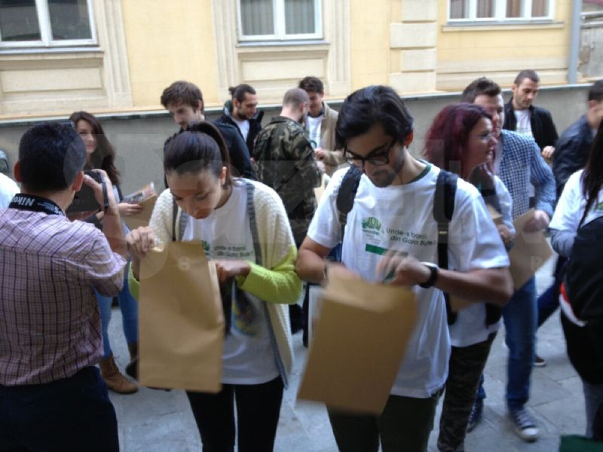 UPDATE Jocul s-a încheiat în faţa sediului DNA » Cititorii au descoperit care e suma dată dispărută din organizarea Galei Bute