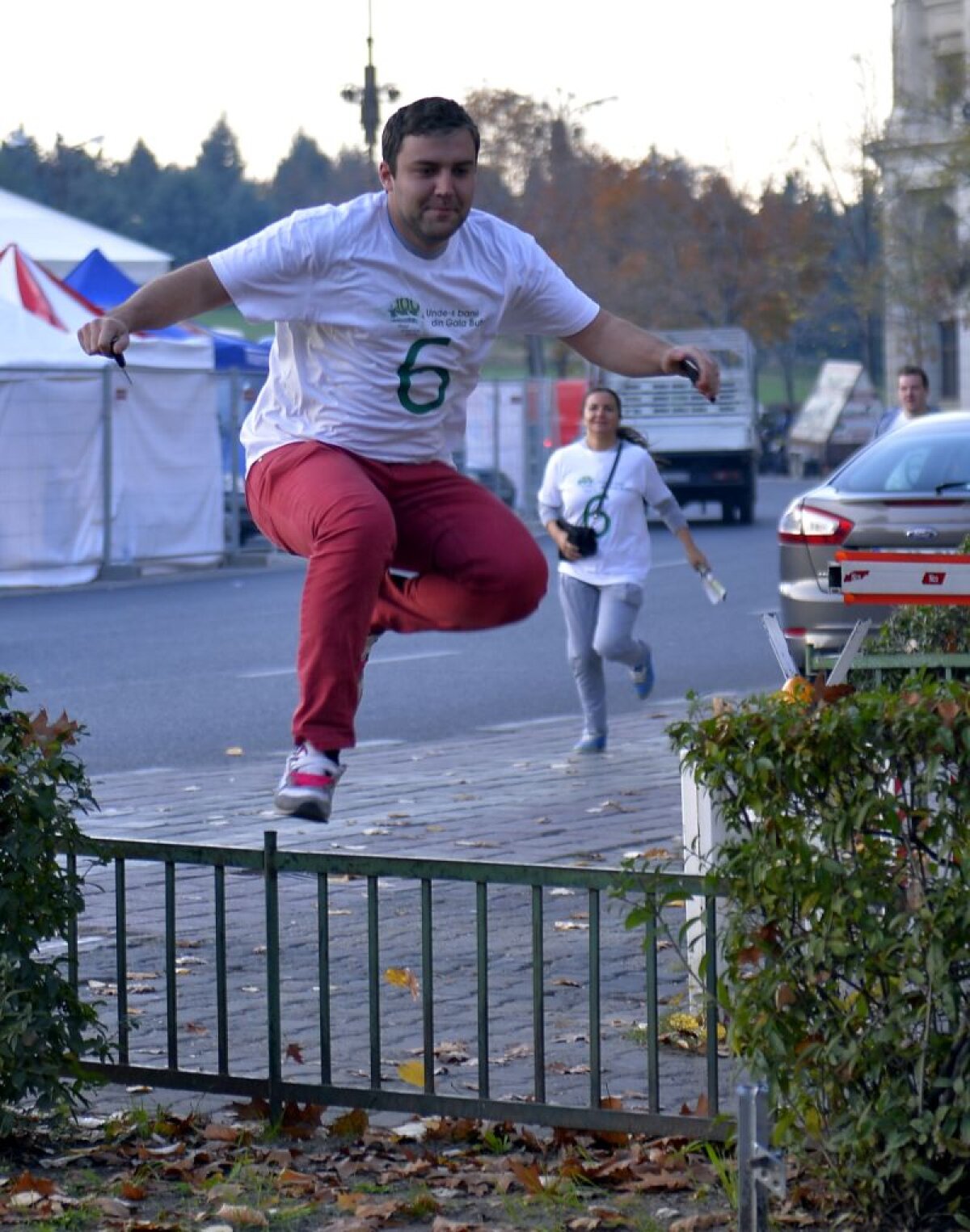 UPDATE Jocul s-a încheiat în faţa sediului DNA » Cititorii au descoperit care e suma dată dispărută din organizarea Galei Bute