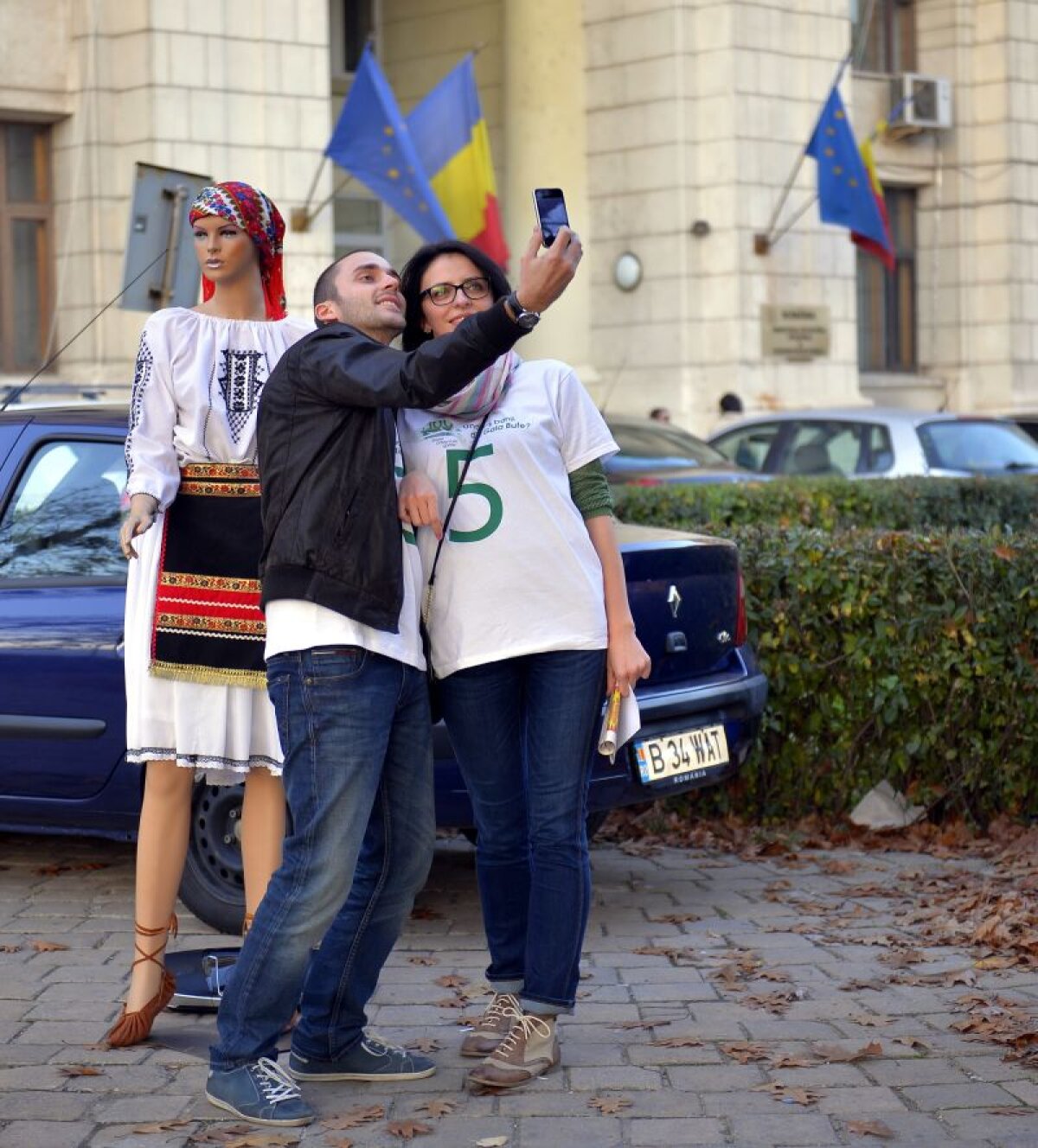 UPDATE Jocul s-a încheiat în faţa sediului DNA » Cititorii au descoperit care e suma dată dispărută din organizarea Galei Bute