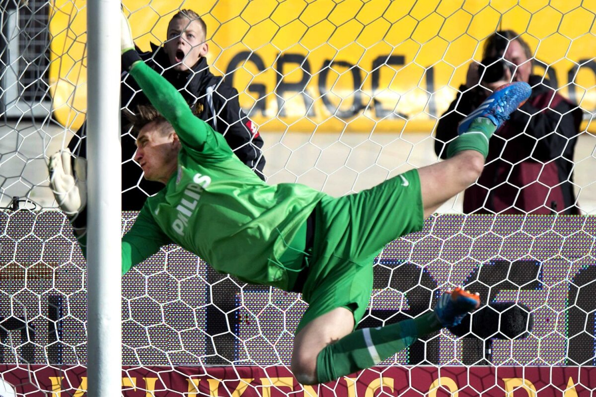 Portarul lui PSV s-a lovit violent cu capul de bară: "30 de secunde mort!"