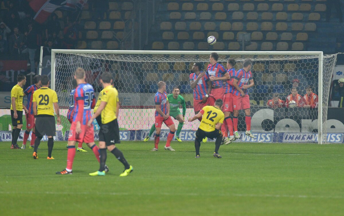 FOTO şi VIDEO FC Braşov - Steaua 1-2 » Roş-albaştrii mai cuceresc o redută în marşul spre titlul 25