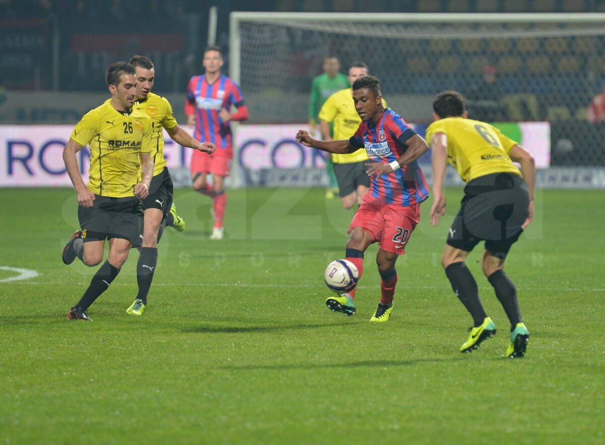 FOTO şi VIDEO FC Braşov - Steaua 1-2 » Roş-albaştrii mai cuceresc o redută în marşul spre titlul 25