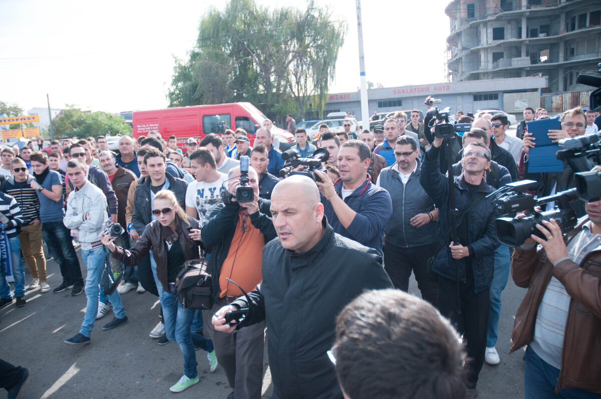UPDATE Deşi a venit cu documentele, Ştiinţa n-a fost lăsată pe "Ion Oblemenco"! FOTO Mititelu a cedat nervos