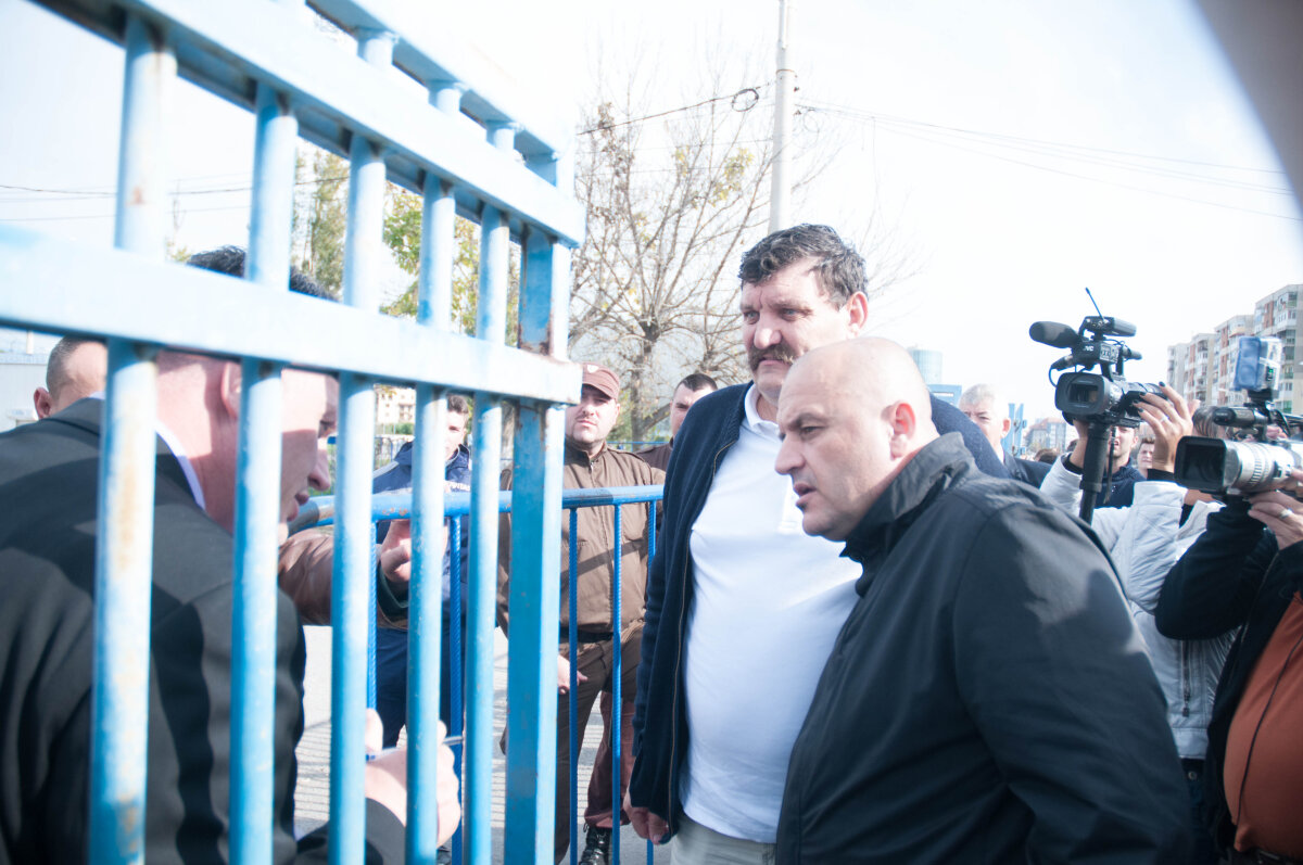 UPDATE Deşi a venit cu documentele, Ştiinţa n-a fost lăsată pe "Ion Oblemenco"! FOTO Mititelu a cedat nervos