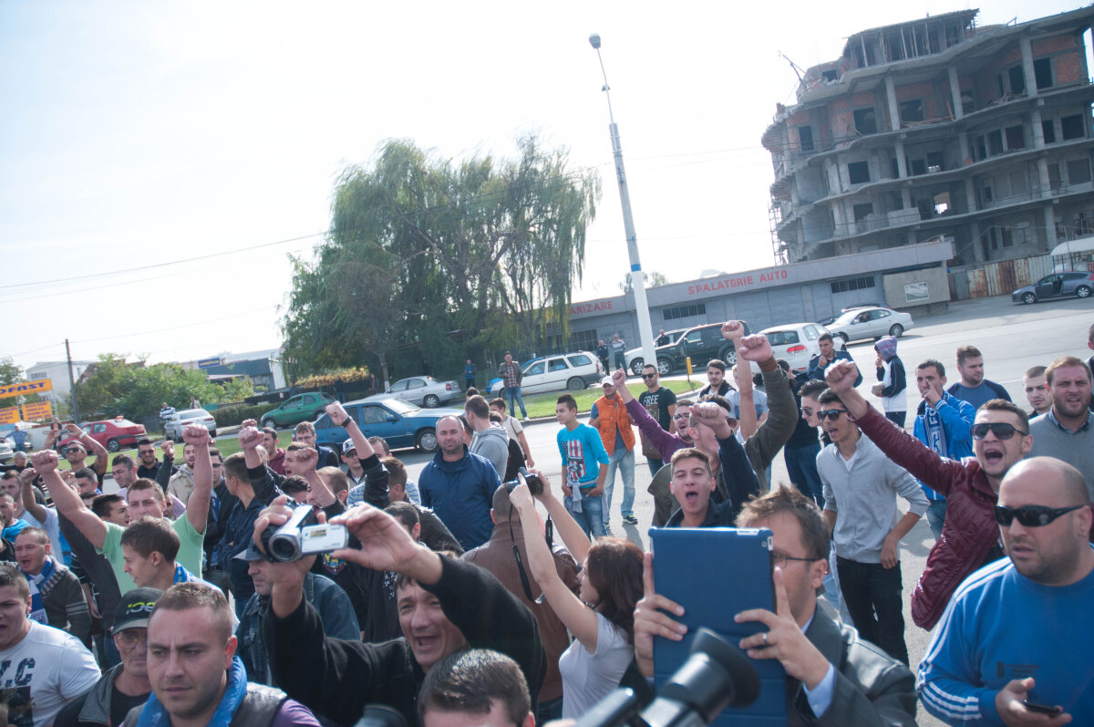 UPDATE Deşi a venit cu documentele, Ştiinţa n-a fost lăsată pe "Ion Oblemenco"! FOTO Mititelu a cedat nervos