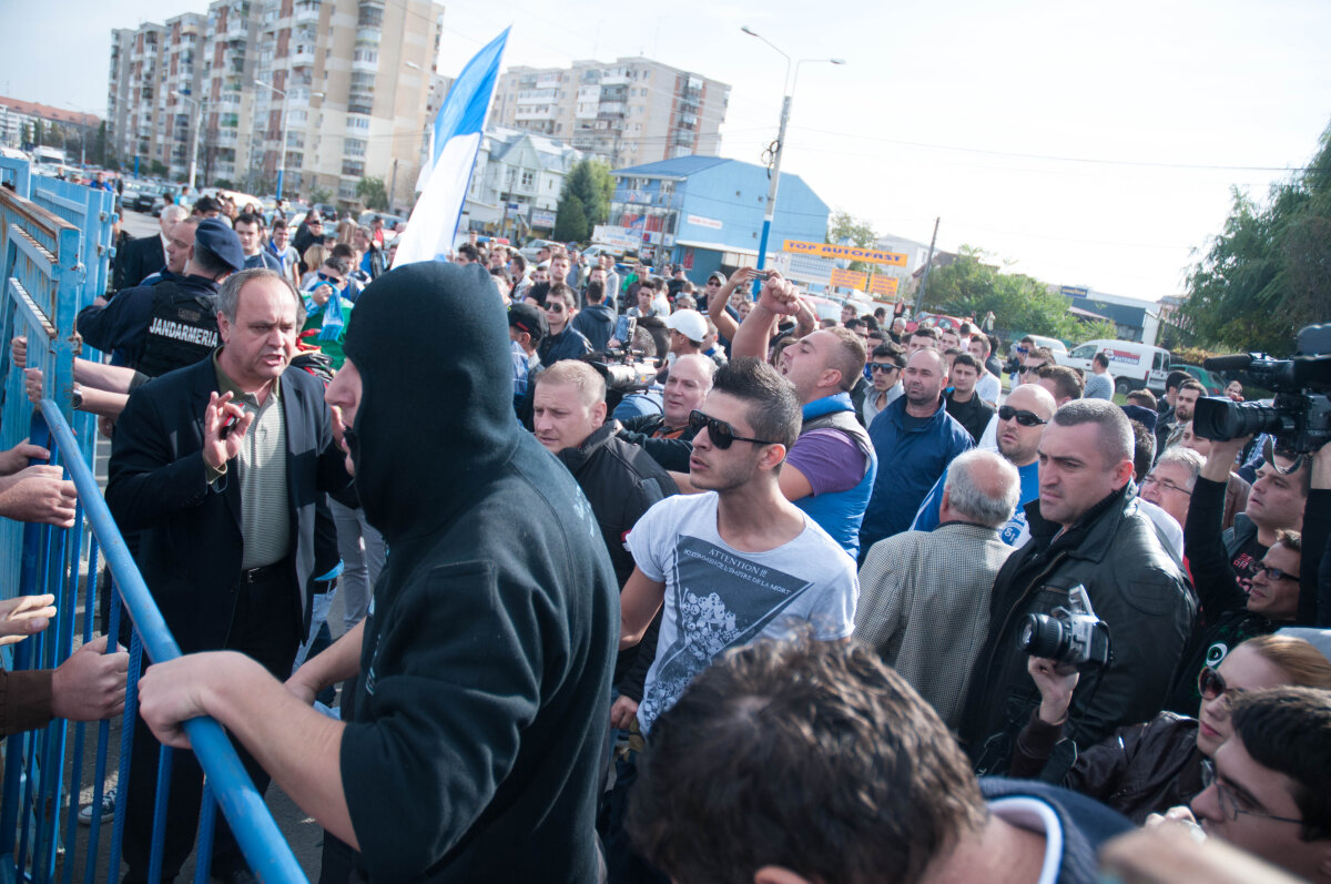 UPDATE Deşi a venit cu documentele, Ştiinţa n-a fost lăsată pe "Ion Oblemenco"! FOTO Mititelu a cedat nervos