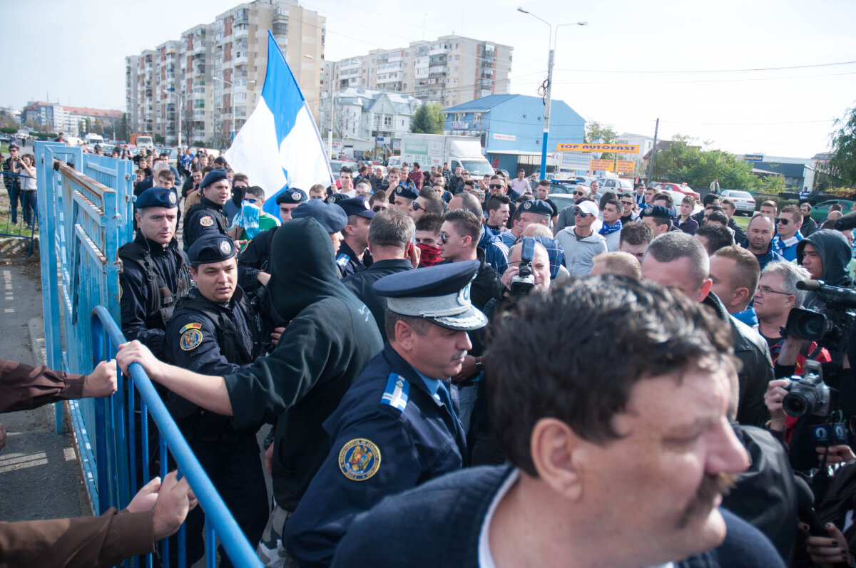 UPDATE Deşi a venit cu documentele, Ştiinţa n-a fost lăsată pe "Ion Oblemenco"! FOTO Mititelu a cedat nervos