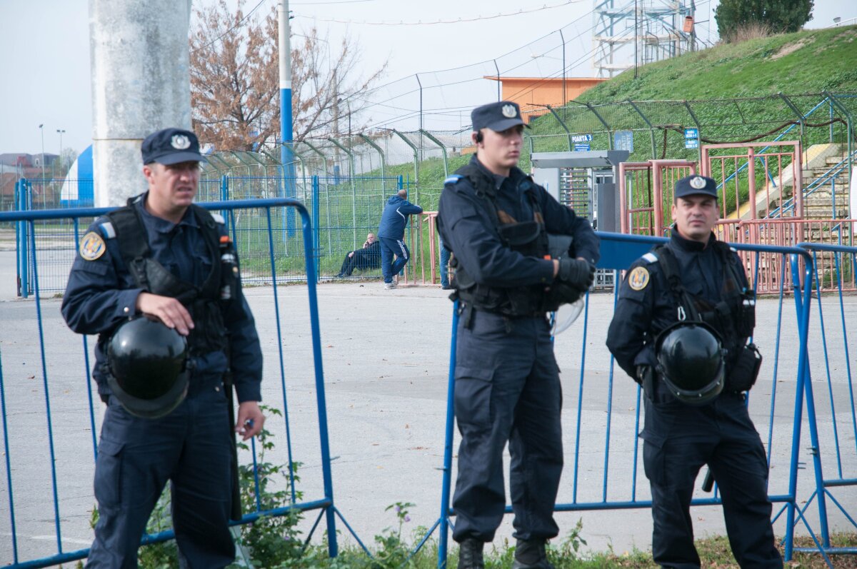 UPDATE Deşi a venit cu documentele, Ştiinţa n-a fost lăsată pe "Ion Oblemenco"! FOTO Mititelu a cedat nervos