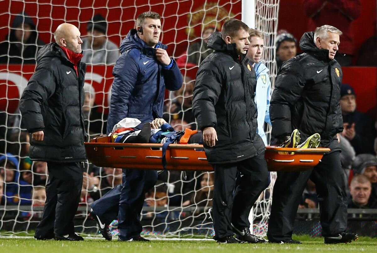 FOTO Opt minute pe altă lume! » Duel teribil în Anglia! S-au ciocnit în aer şi a rămas inert