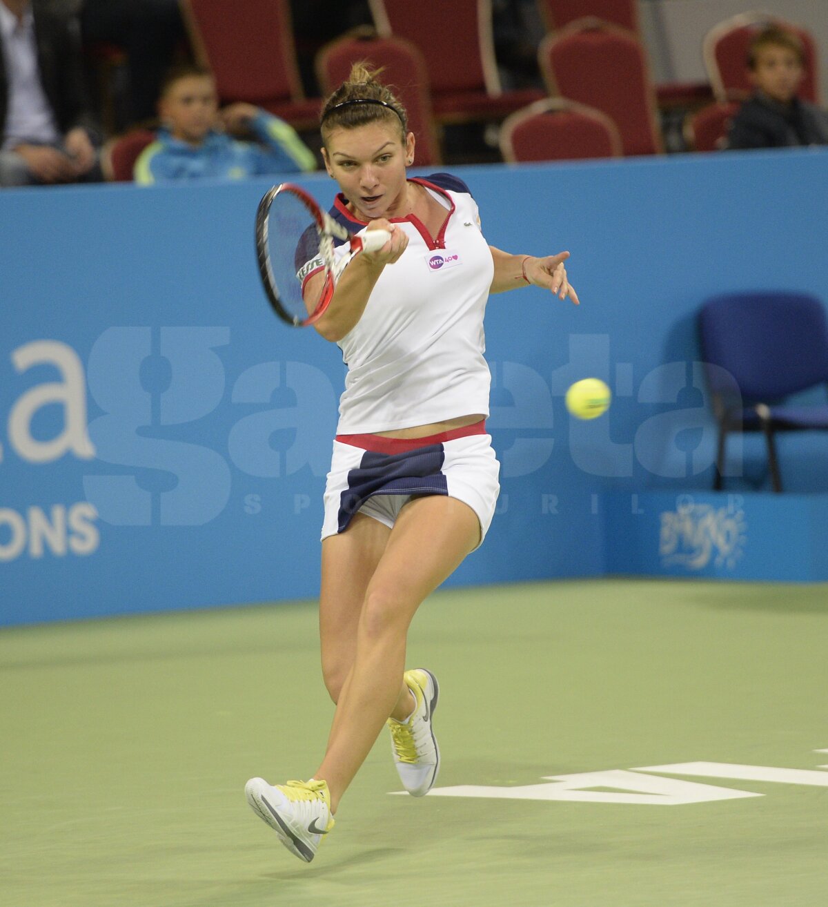 FOTO Halep continuă drumul în Tournament of Champions » Românca a învins-o şi pe Cornet şi e în semifinale!