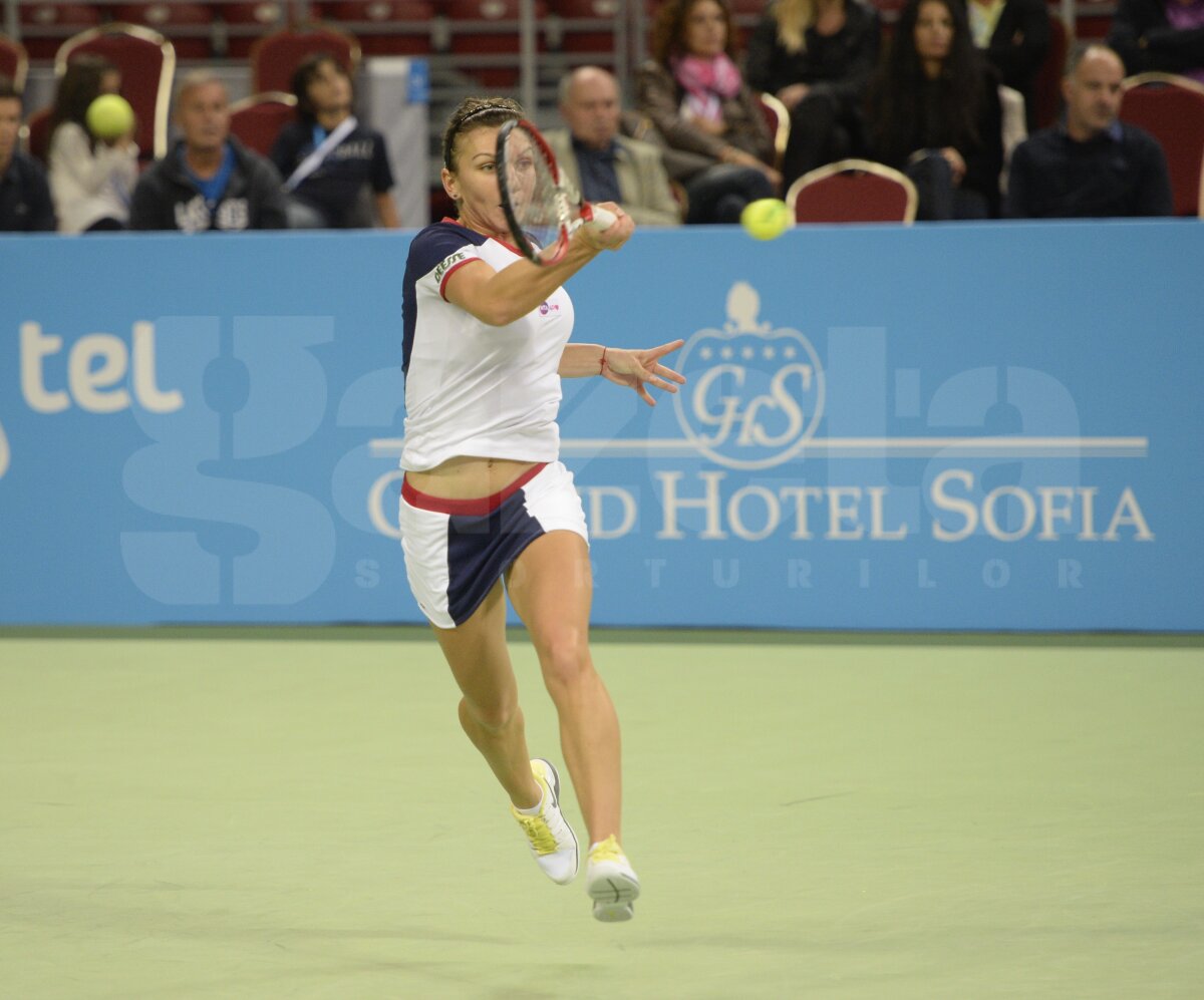 FOTO Halep continuă drumul în Tournament of Champions » Românca a învins-o şi pe Cornet şi e în semifinale!