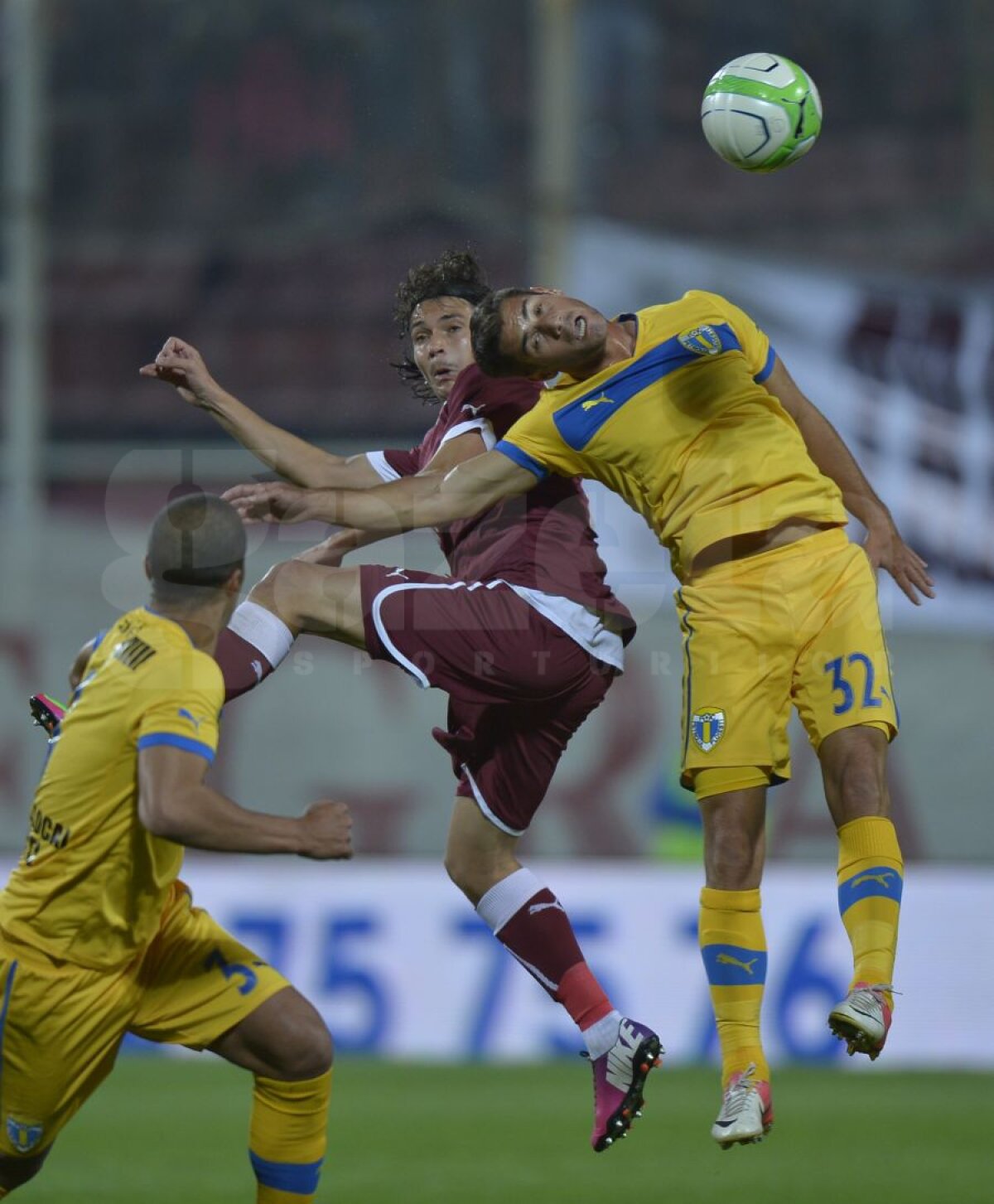 FOTO Petrolul a cîştigat derby-ul optimilor cu Rapid, scor 2-0