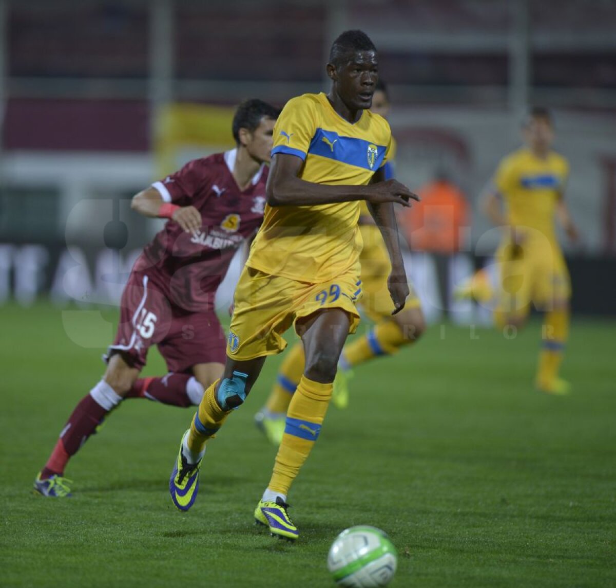 FOTO Petrolul a cîştigat derby-ul optimilor cu Rapid, scor 2-0