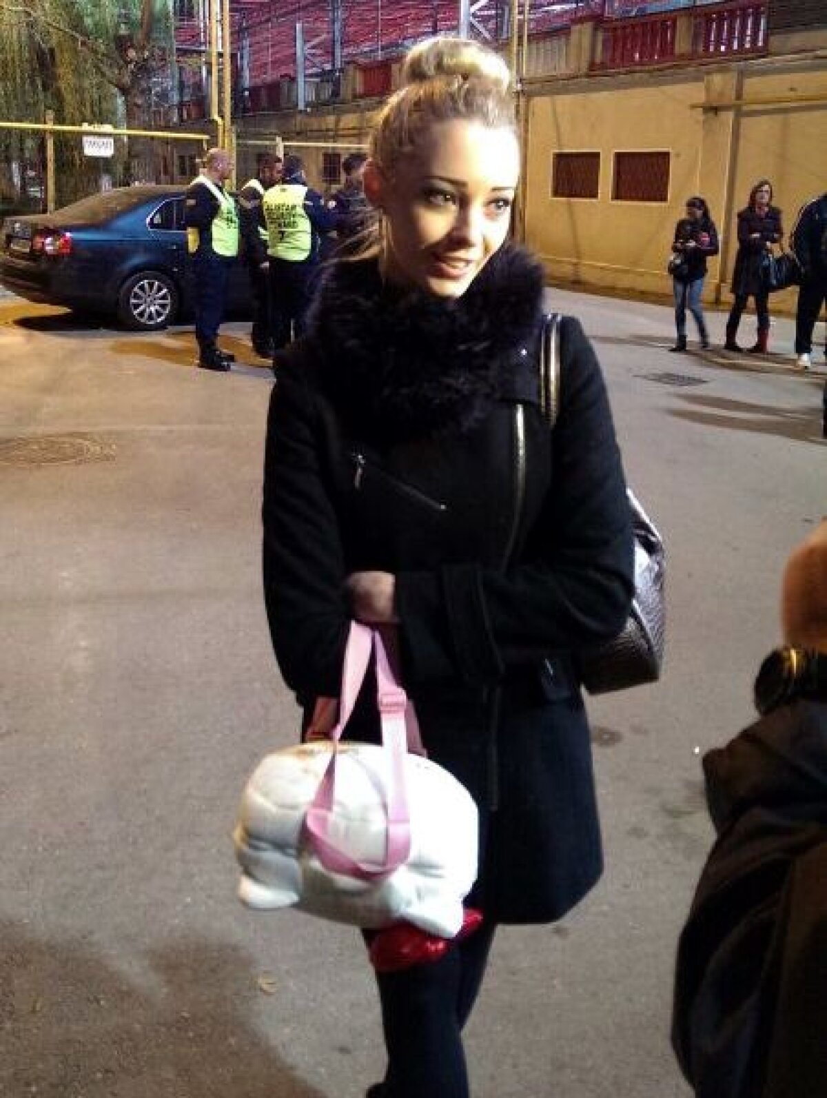 FOTO Bomba sexy a lui Thomas » Vîrful lui Dinamo are cu ce se mîndri: iubita lui, Jen, îl susţine mereu la meciuri