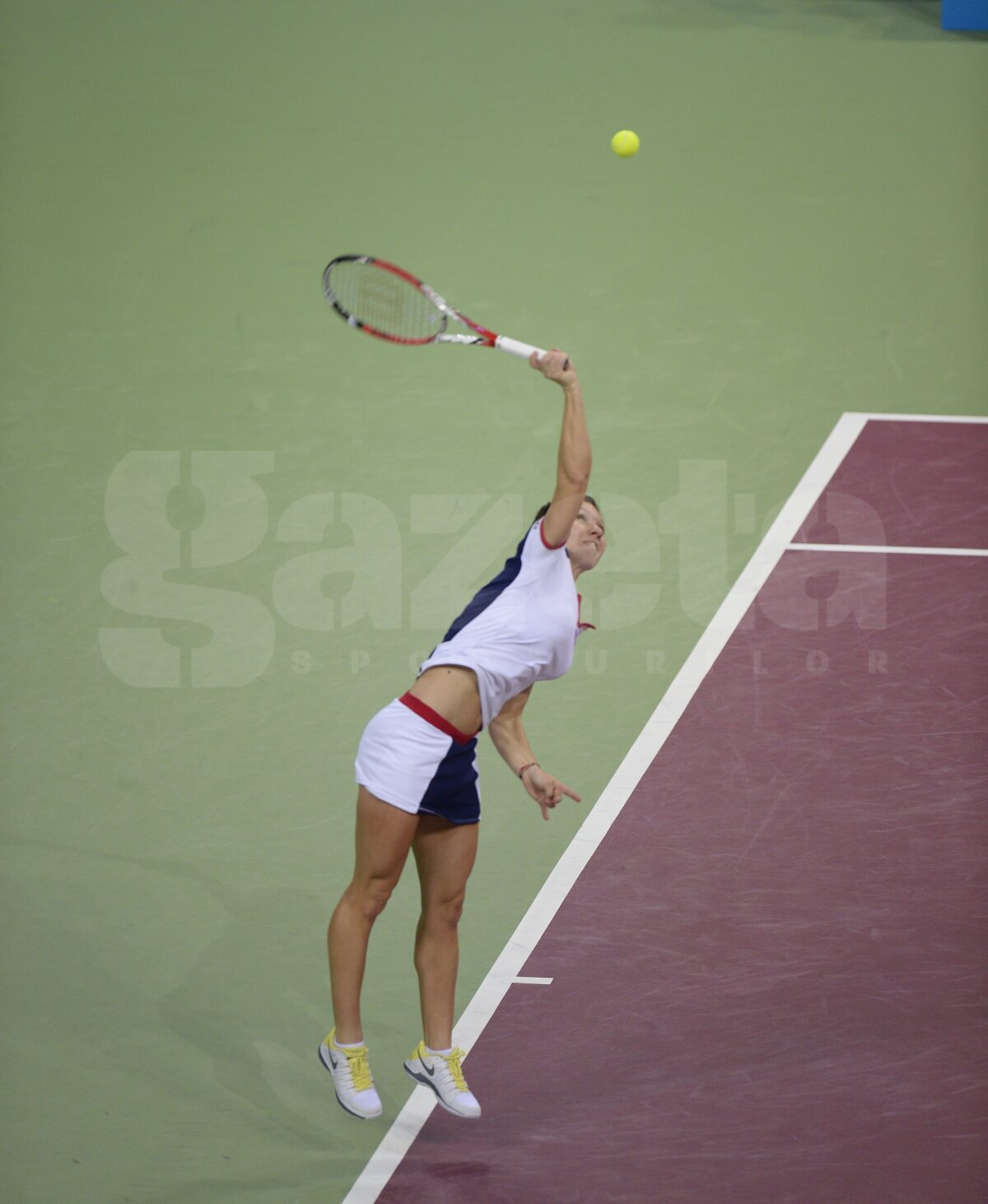 FOTO » Halep a revenit incredibil în setul decisiv cu Ivanovici şi s-a calificat în finala de la Sofia, unde o va întîlni pe Stosur!