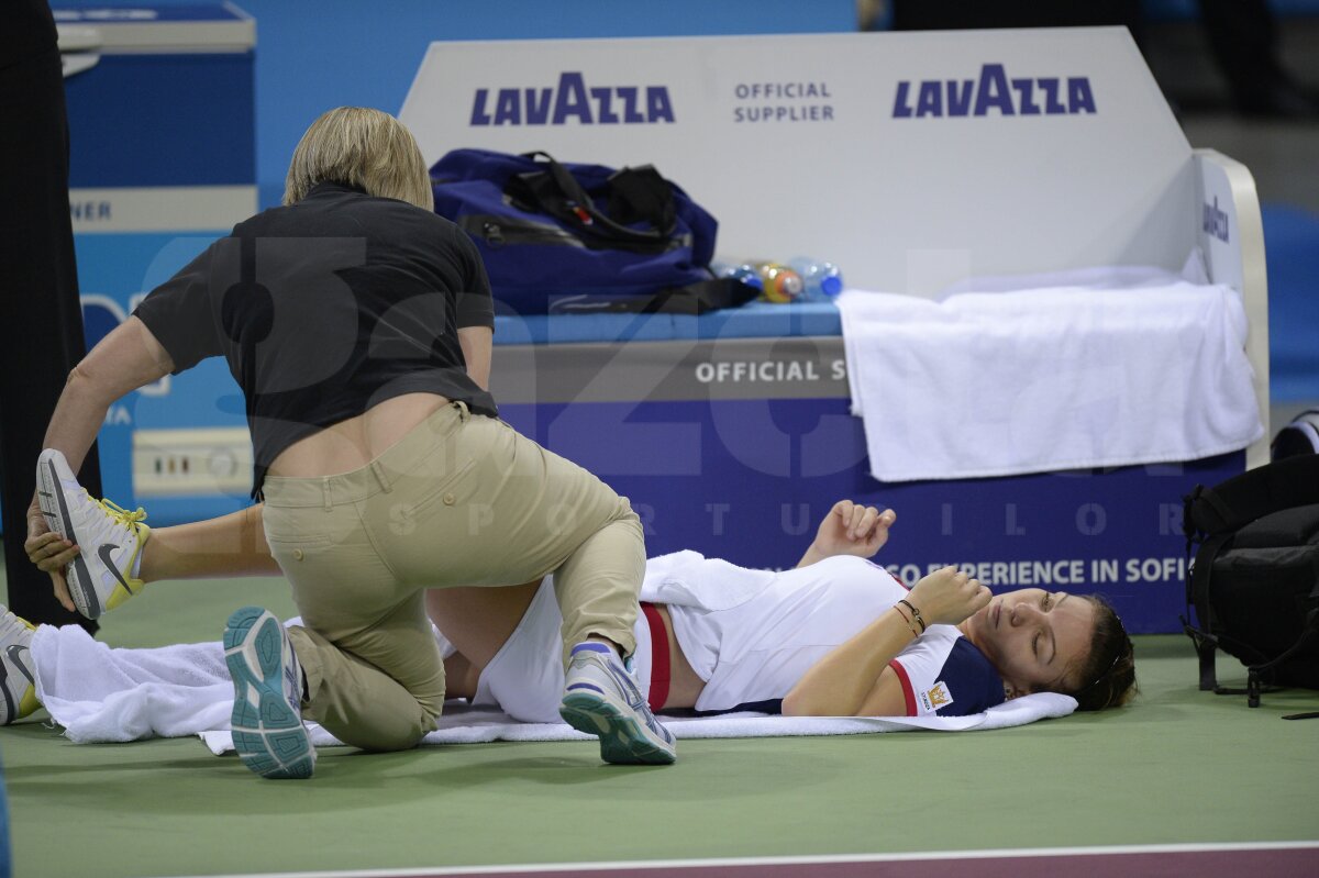 FOTO » Halep a revenit incredibil în setul decisiv cu Ivanovici şi s-a calificat în finala de la Sofia, unde o va întîlni pe Stosur!