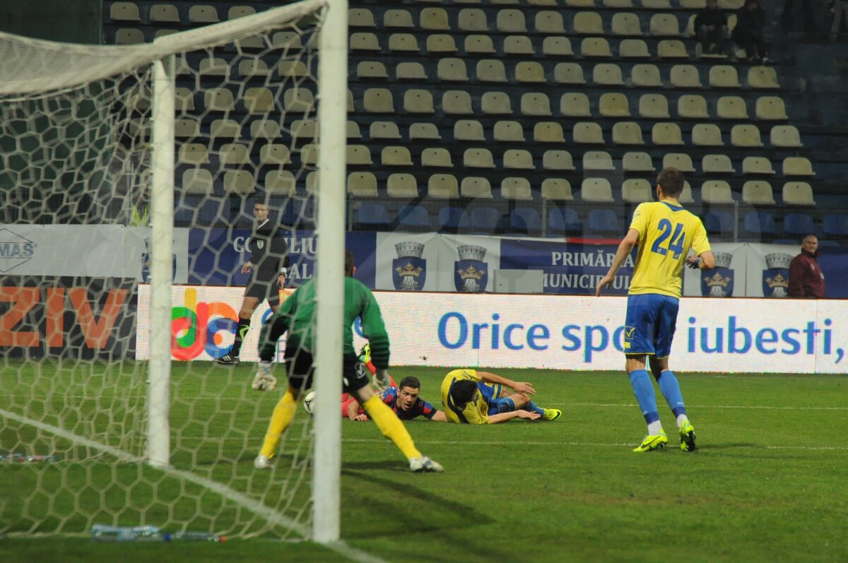 VIDEO Două decizii controversate la partida Corona - Steaua » Au fost corecte?