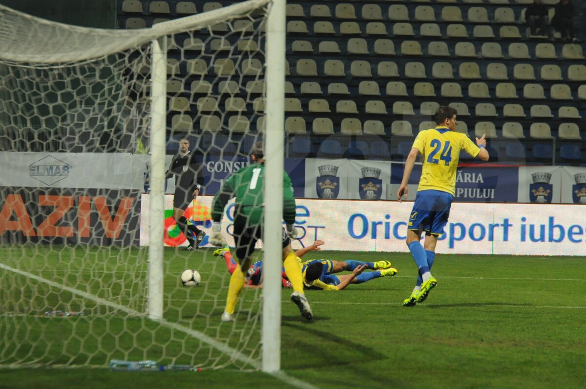 VIDEO Două decizii controversate la partida Corona - Steaua » Au fost corecte?